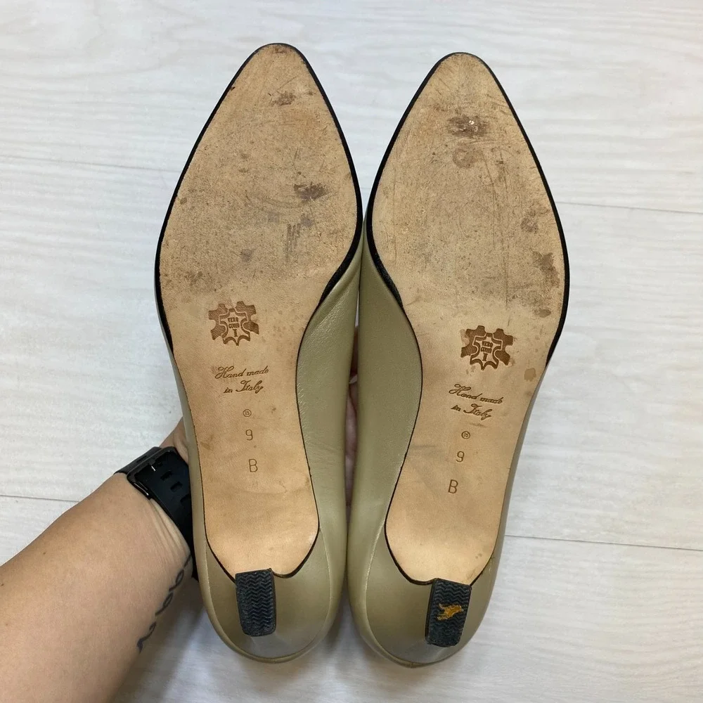 Magik Felicia by Amalfi Hand Made Pumps Womens Size 9B Beige Leather Pointed-toe